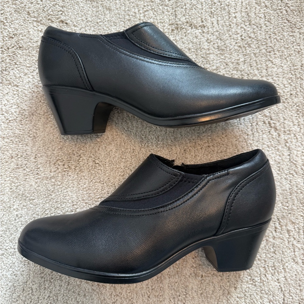 Clarks Collection Women’s Black Leather Ankle Booties SZ 9.5M Side Zip Low Heel